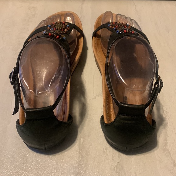 Earth Enchanting T Strap Flat Beaded Buckle Strap Comfort Sandals Size 7.5B - Picture 4 of 12